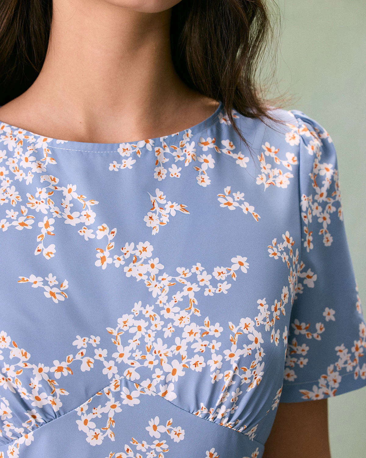 The Blue Round Neck Floral Midi Dress - Image 2