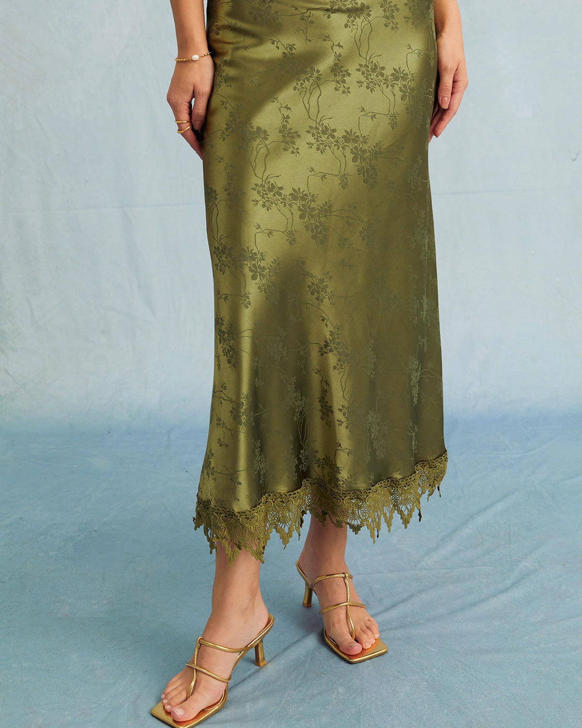 The Green Jacquard Cap Sleeve Satin Midi Dress - Image 5