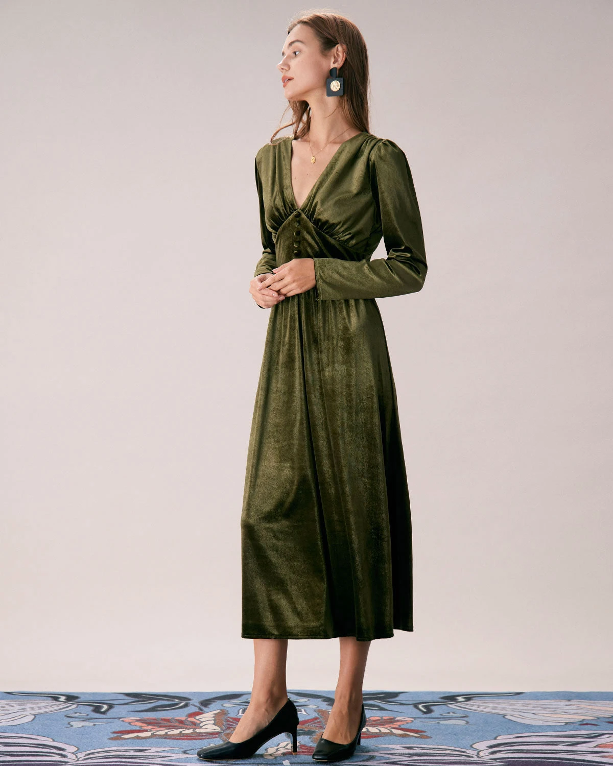 The Green V Neck Velvet Ruched Midi Dress - Image 2